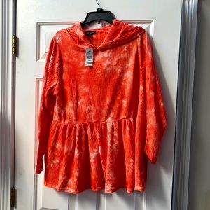 NWT tie-dye pullover w hood!